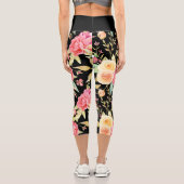 Helles und fröhliches Blume-Muster auf schwarz Capri Leggings (Rückseite)
