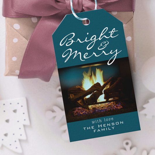 Helles und fröhliches Feuerplatz Weihnachten Foto Geschenkanhänger