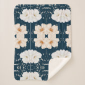 Hellfarbene Blume mit dunklem Ozeanhintergrund Sherpadecke (Vorderseite)