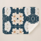 Hellfarbene Blume mit dunklem Ozeanhintergrund Sherpadecke (Vorderseite (Horizontal))