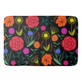 Hellfarbige Blume auf schwarz Badematte (Vorderseite)