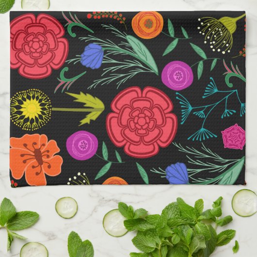 Hellfarbige Blume auf schwarz Geschirrtuch (Gefaltet)
