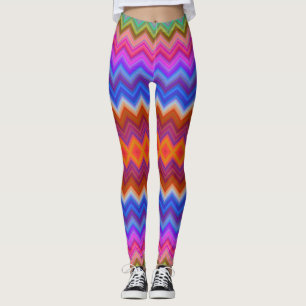 Hellfarbige Leggings mit einem auffälligen Zickzac