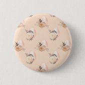 Hellfarbige Pfirsich-Hintergrund-Blumen-Oster-Ei Button (Vorderseite)