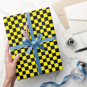 Hellgelb mit schwarzem Quadratmuster-Stil Geschenkpapier
