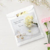 Hellgelbe Blumen mit Schmetterling Geschenktütchen (Versiegelt)