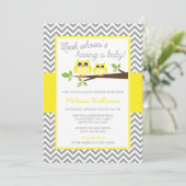 Hellgelbe Eule Graue Zickzack Babydusche Einladung (Stehend Vorderseite)