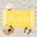 Hellgelbe Girls Weekend Personalisierter Name Strandtuch<br><div class="desc">Das personalisierte Strandtuchdesign für einen Mädchenwochenende bietet einen eigenen Vornamen in modernen Schriften,  gerahmt von Küstenstreifen,  mit eigenem Text für den Anlass. Die hellgoldgelbe Hintergrundfarbe kann geändert werden. Bitte besuchen Sie unseren Shop für weitere Farboptionen.</div>