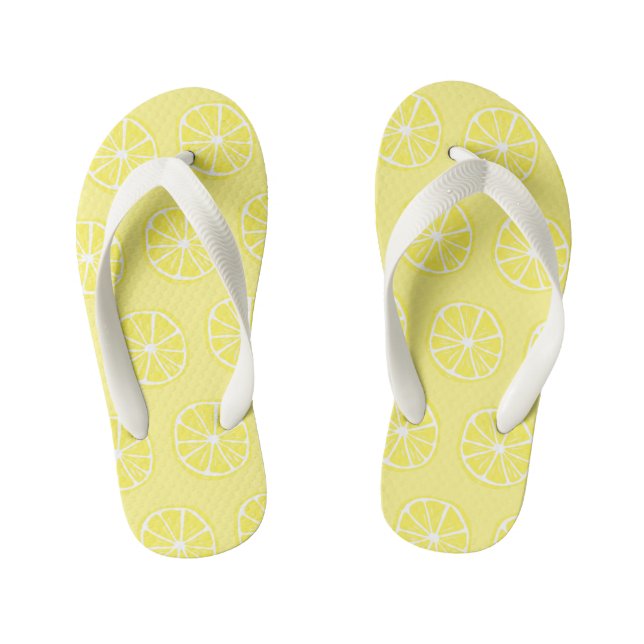 Hellgelbe Lemon-Slice-Muster auf hellgelben Kinderbadesandalen (Fußbett)