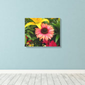 Hellgelbe Lilien mit rosa Leinwand (Insitu (Holzboden))