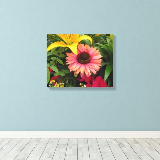 Hellgelbe Lilien mit rosa Leinwand (Insitu (Holzboden))