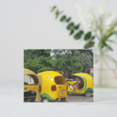 Hellgelbe lustige Coco-Taxis aus Kuba Postkarte (Stehend Vorderseite)