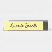 Hellgelbe Schlichte einfache Minimalistische Kalli Schreibtischnamensplakette (Vorderseite )