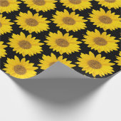 Hellgelbe Sonnenblumen auf schwarzem Hintergrund Geschenkpapier (Ecke)