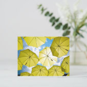 Hellgelbe Sonnenschirme Postkarte (Stehend Vorderseite)