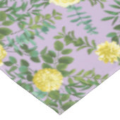 Hellgelbe und Lilac Lila Rose Blumenzehen Tischdecke (Schrägansicht)