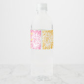 Hellgelbe und rosa farbige Mums Wasserflaschenetikett (Rückseite)