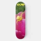 Hellgelber Krabbenschwingel Rosa Blume-Initialen Skateboard (Vorderseite)