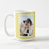 Hellgelber Polka Dot Custom 2 Foto und Name Kaffeetasse (Links)