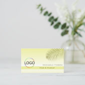 Hellgelbes Gradient Palm Leaf mit Logo Stilvoll Visitenkarte (Stehend Vorderseite)