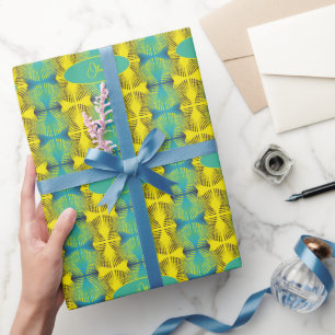 Hellgelbes, grünes Dschungelmuster Monogramm Geschenkpapier