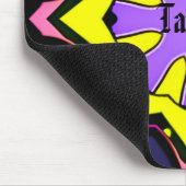 Hellgelbes, lila, blaues, rosa Design. Mousepad (Ecke)