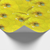 Hellgelbes Mohnmuster Geschenkpapier (Ecke)