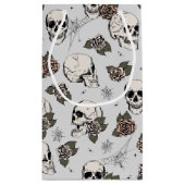 Hellgraue Gothic Skulls und Rose Halloween Kleine Geschenktüte (Rückseite)