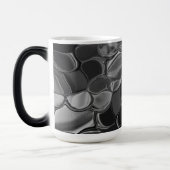 Hellgraue und dunkelgerundete Formen Verwandlungstasse (Links)