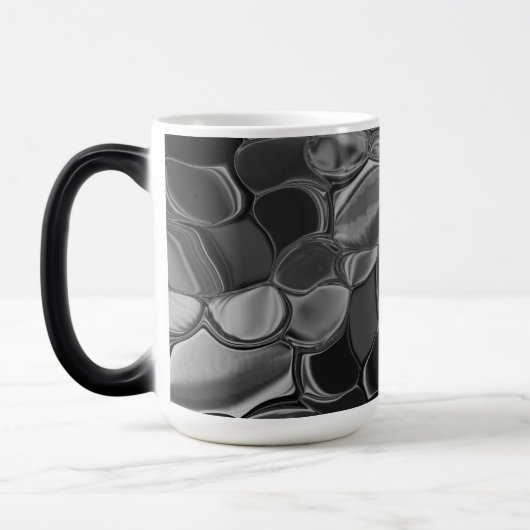 Hellgraue und dunkelgerundete Formen Verwandlungstasse (Links)