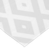 Hellgraues und weißes Diamantmuster Tischdecke (Schrägansicht)