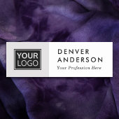 Hellgraues und weißes Logo, Name und Titel Namensschild