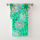 Hellgrüne grinartige Textur, blühendes Kaleidoskop Badhandtuch Set (Insitu)