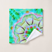 Hellgrüne grinartige Textur, blühendes Kaleidoskop Badhandtuch Set (Waschlappen)