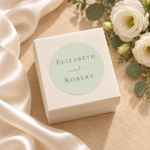 Hellgrüne Minimalistische Hochzeit mit Paarnamen Runder Aufkleber