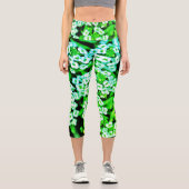 Hellgrüne, weiße Blume Blumendruck Capri Leggings (Vorderseite)