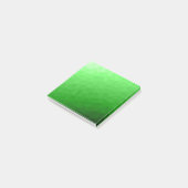 Hellgrüner geometrischer Maschenverlauf mit hellem Post-it Klebezettel (angewinkelt)