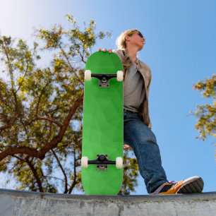 Hellgrüner geometrischer Maschenverlauf mit hellem Skateboard
