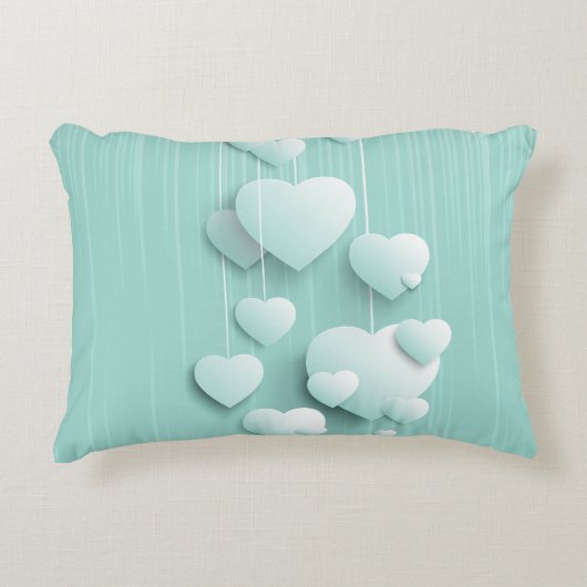 Hellgrüner Hintergrund mit 3D-weißen Herzen Dekokissen (Vorderseite)