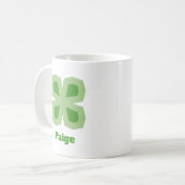 Hellgrüner stilisierter Glücksklee mit vier Blätte Kaffeetasse (Vorderseite Links)