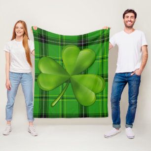 Hellgrünes 3-Blatt-Klee auf Kariertem Tartan Fleecedecke