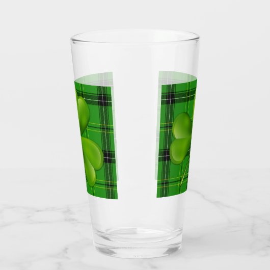 Hellgrünes 3-Blatt-Klee auf Kariertem Tartan Glas (Links)