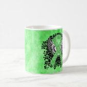 Hellgrünes Band mit Flügeln Kaffeetasse (VorderseiteRechts)