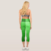 Hellgrünes geometrisches Muster Capri Leggings (Rückseite)