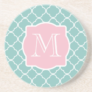 Hellgrünes Quatrefoil rosa Monogramm Untersetzer