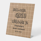 Hello Cutie Girly Cute Brown Gingham Baby Welcome Sockelschild (Vorderseite)