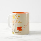 Hello Fall Moderne Typografie und Blätter Zweifarbige Tasse (Vorderseite Links)