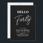 Hello Forty | Modernes Schwarzes 40. Geburtstags-P Einladung<br><div class="desc">Mit dieser stilvollen 40. Geburtstagseinladung laden wir Sie ein. Dieses Design verfügt über ein modernes Skript "Hello Forty" in schwarz-weiß Farbe Thema. Sie können den gesamten Text anpassen. Matching Party Artikel sind in meinem Shop BaraBomDesign erhältlich.</div>