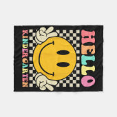 Hello Kindergarten Byck To School Groovy Teacher S Fleecedecke (Vorderseite (Horizontal))