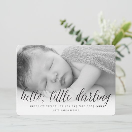 Hello Little Darling Gender Neutral Foto Birth Ankündigung (Stehend Vorderseite)
